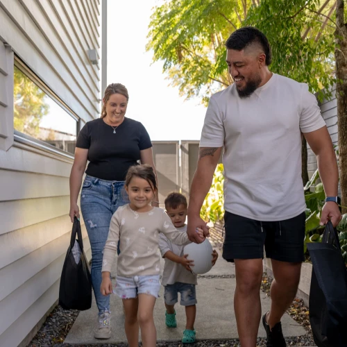 image blog familyholdinghandssideofhouse